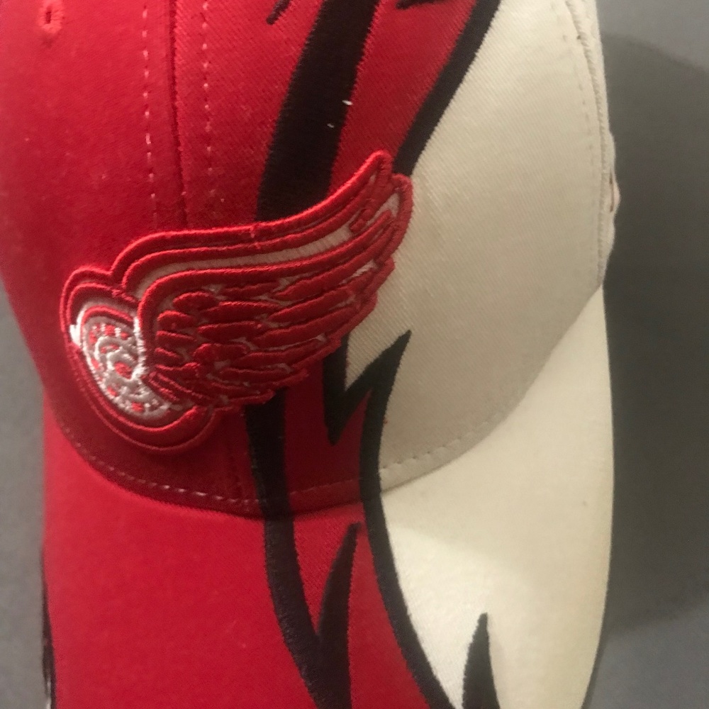 Vintage Detroit Red Wings Reebok Center Ice Collection Headwear OS
